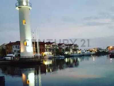Century21 Ofrece en alquiler de Villa de tres niveles en el C.R. Pueblo Viejo