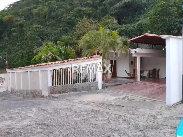 Hermosa Casa Quinta En Venta Ubicada en Conticinio, Trujillo Capital.