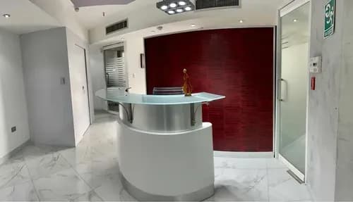 Funcional Oficina De 65m2 Ubicada En El C.c Puente Real
