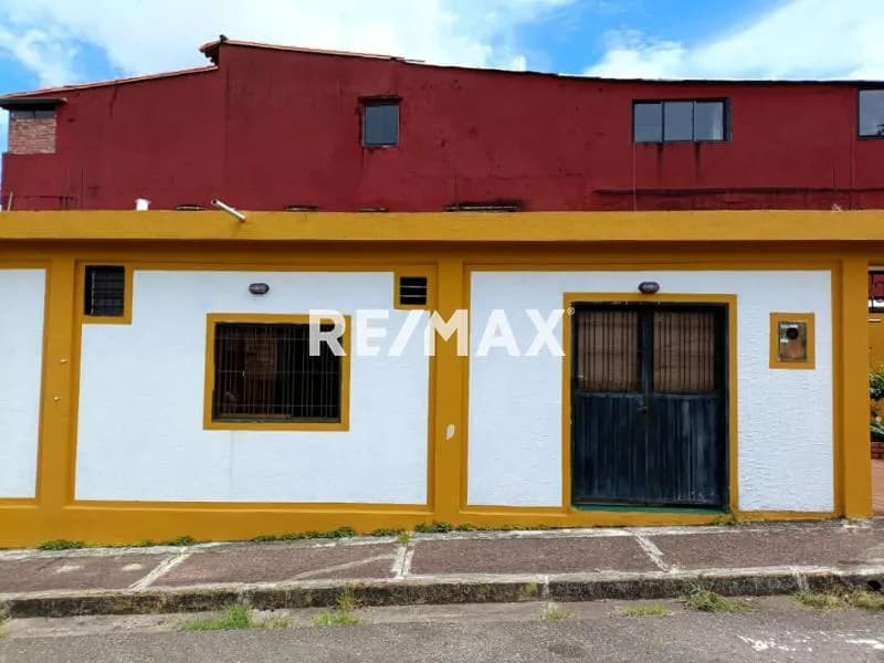 SE ALQUILA LOCAL 1 EN BARRIO SUCRE