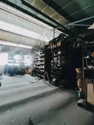 Venta (cliente Directo). Local Comercial Dos Niveles De 330 Mts2. A Pie De Calle Con Alto Tránsito Vehicular, Peatonal Y Muy Comercial. Ubicado En: Sector La Tinaja. El Llanito. Milthonhouse53