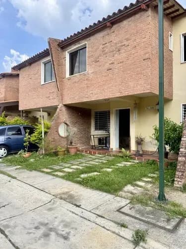 Se Vende Towhouse A Remodelar En San Diego Urb Villa Jardín Conjunto Cómodo Seguro, Bien Ubicado Con Zonas Recreativas .