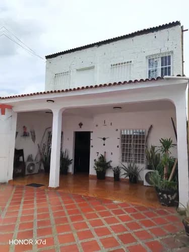 Venta De Casa De Dos Niveles En Parroquia Urbana Miguel Peña Valencia, Carabobo (brigitte Miranda)