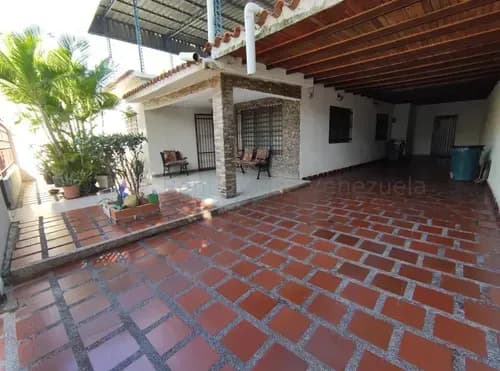 Amplia Casa En Maracay En La Coromoto. Ljsa 25-14239