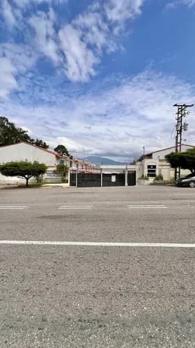 Casa En Venta Urb Punta Del Este, Av Pueblo Nuevo San Cristóbal Mg545