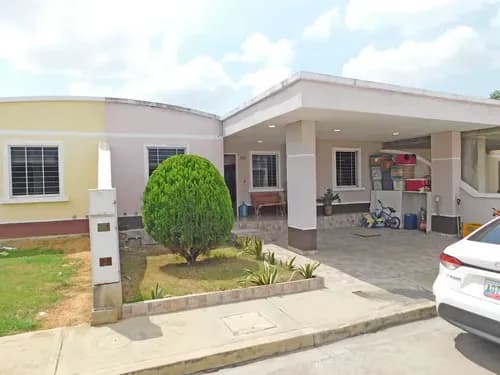 //maria Elena Oropeza// Vende Casa 163 M2 Con Acabados De Primera / Cocina Moderna Muy Acogedora / Tanque Subterráneo De 5.5 Mil Litros / Servicio Vigilancia 24/7 / En Roca Del Norte, Lara#26-180254/