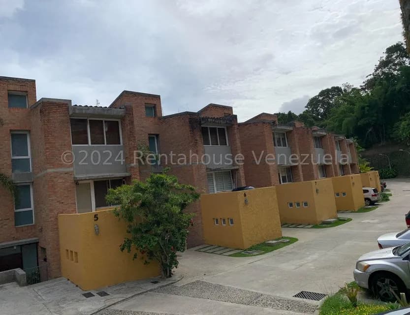 Townhouse (Multiples Niveles) en Alquiler en Los Guayabitos, Distrito Metropolitano