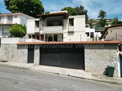 Casas Bifamiliares Pero Separadas La Urb. En Santa Sofía. Urbanización Cerrada Con Vigilancia 24/7. Agenda Tu Cita