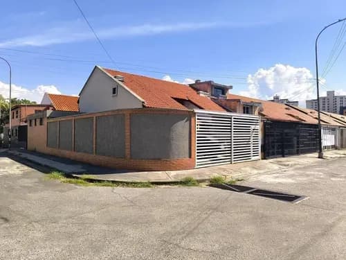 Amplia Y Cómoda Casa En Naguanagua Urb. Quintas Del Norte