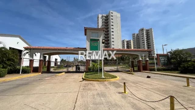 APARTAMENTO EN VENTA CON HERMOSA VISTA AL LAGO EN RESID. PARQUE SANTA LUCÍA