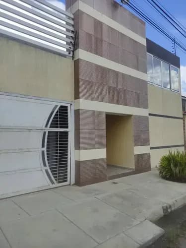 Casa En Naguanagua, Los Candiles, 2 Niveles.calle Cerrada