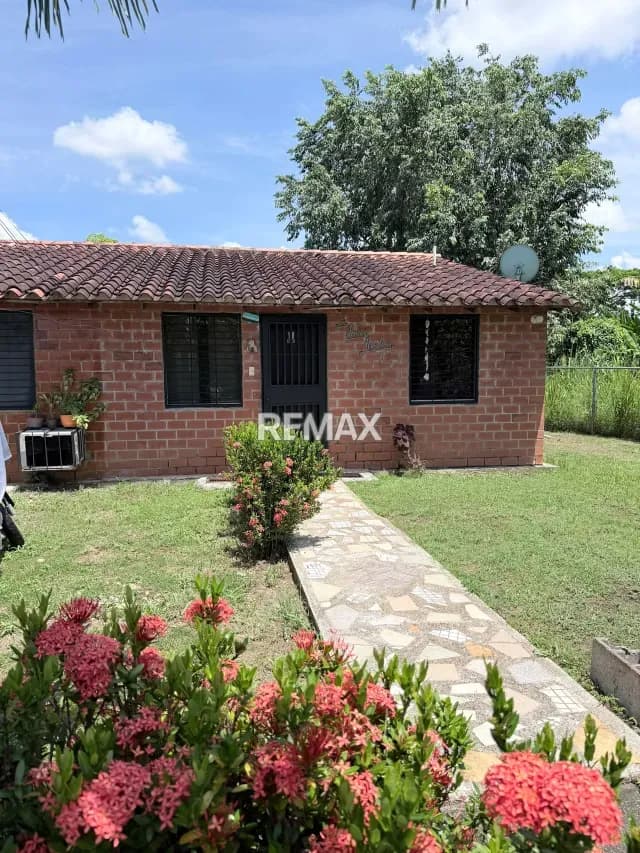 Venta casa de oportunidad Conj. Res. el Porvenir en Caucagua, a dos