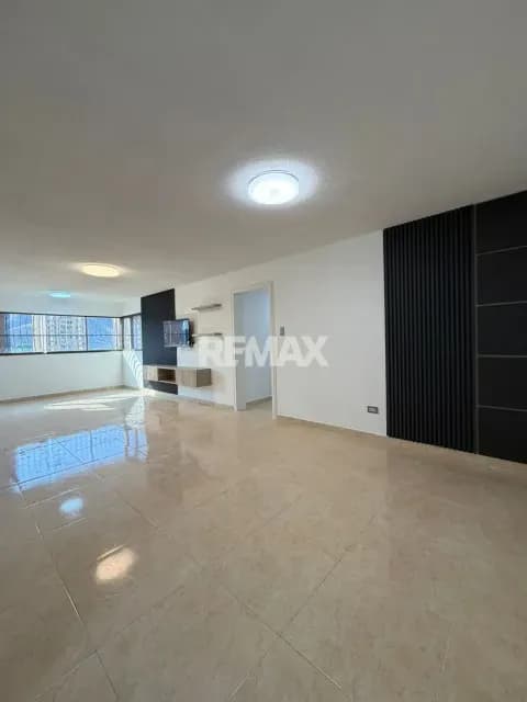 En Venta Apartamento Remodelado Urb, Andres Bello