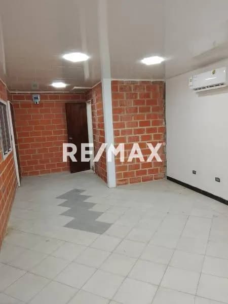Alquiler de local comercial en Calle Los Jabillos en la Coromoto Maracay