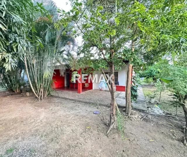 En Venta amplia parcela con bonita casa ubicada en Guanare, Sector 19 de Abril, Los Mangos, Guanare, Portuguesa, Venezuela