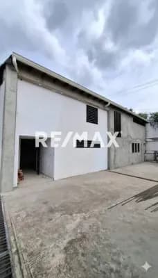 SE VENDE CASA EN URB ANAMAR , ARJONA