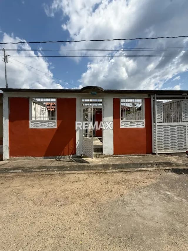 Amplia Casa en Venta, Ubicada en Conjunto Residencial Santa Rosa de Jiménez, sector Santa Rosa Municipio San Rafael de Carvajal Estado Trujillo