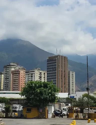 Terreno En El Corazon De La Zona Industrial De Los Cortijos En Venta Lm25-19464