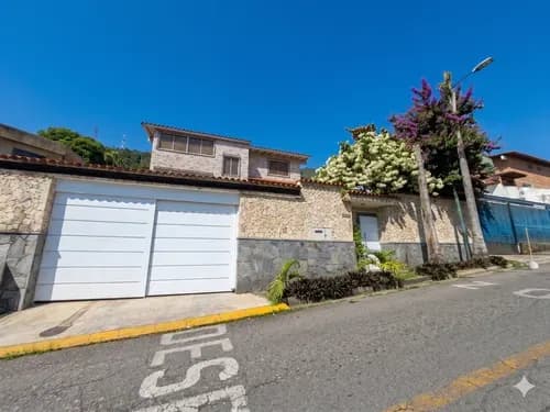 Casa En Venta En El Marques Remodelada Calle Cerrada Caracas