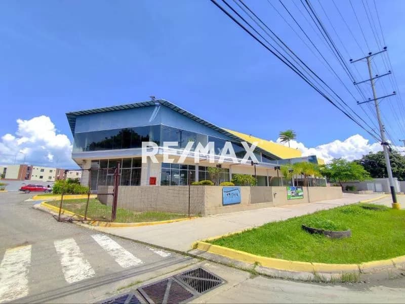 Venta local en C.C Prisma Guacara 70m2 en obra gris