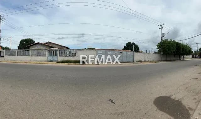 En Alquiler Amplio Terreno con galpón En Esquina Calle Vargas de Ciudad Ojeda