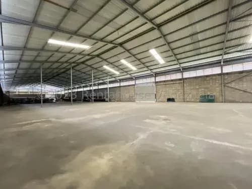 Jip 26-1146. Alquiler De Galpon De 3125 Mts2 De Construccion Y 17.542mts2 De Terreno. Caldera, Filtro Sw Agua, Suavizador, Compresores Y Tanques. Gas Directo. Zona Industrial Santa Cruz De Aragua