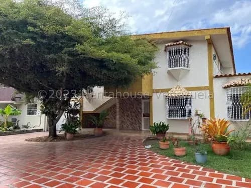 Se Vende Hermosa Casa Quinta, En La Urb. Los Libertadores, Este De Barquisimeto. Fc # 26-798.