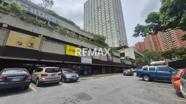 OFICINA EN ALQUILER - CENTRO COMERCIAL LA PIRÁMIDE