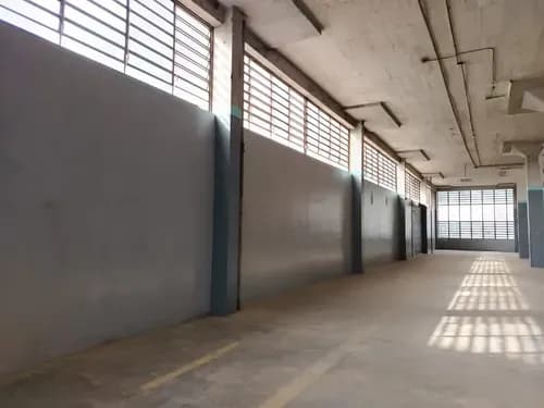 Piso Industrial De 800 M2. Listo Para Operar Con Entrada Independiente.