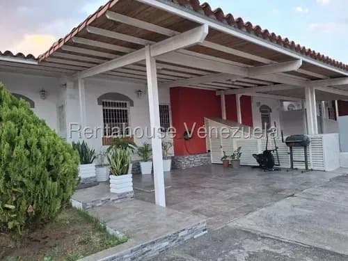 Rentahouse Lara Vende Moderna Casa En Urbanismo Exclusivo Con Vigilancia; Cuenta Con 3 Hab, Vestier, Cocina Equipada, Family Room, Tanque De 5.000 L Y Áreas Para Niños.