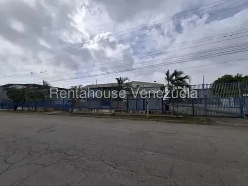 Lisbeth Delgado Alquila Galpón Zona Industrial 2 Barquisimeto Cod. 26-21525 De 2500 Mts2