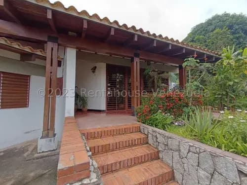Casa Quinta En Venta En El Castaño Maracay Hermoso Jardín Excelente Estructura Y Ubicación Lista Para Firmar Nela 25-13654