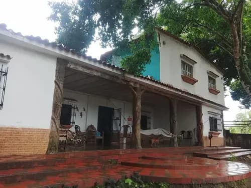 En Venta Espaciosa Casa Con Inmenso Terreno N Urbanizacion Rural Barrera Libertador De: 263.75 M2 De Construcción. 1864.79 M2 Terreno Porche Sala Principal Salón De Estar Comedor Cocina