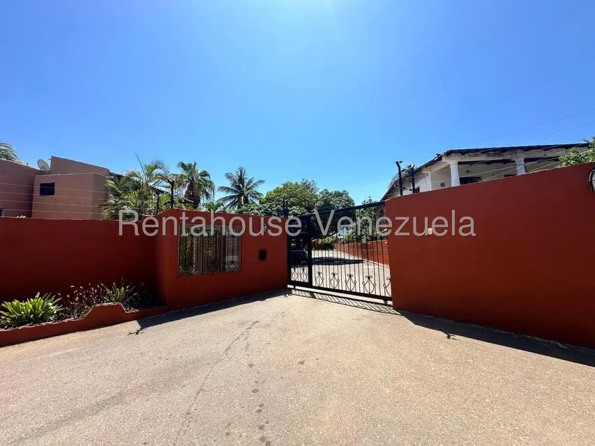 Townhouse (Duplex) en Venta en Guacuco, Nueva Esparta