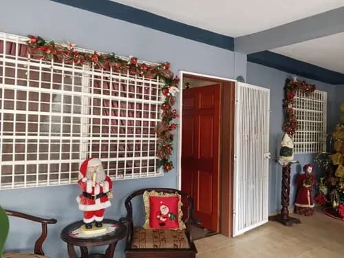 Nueva Captación: Versátil Propiedad Con Perfil Mixto Y Local Comercial Integrado A Metros De La Av. Don Julio Centeno, Urbanización La Esmeralda Db:28699