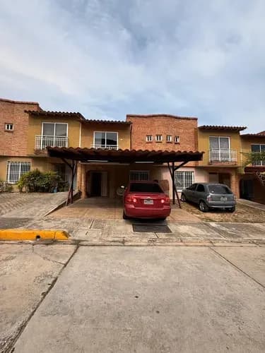 Townhouse En Venta En Res Altos Del Rincon Mañongo Yt Yenny Teran Vende