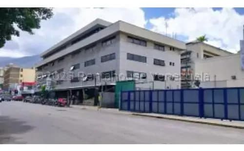 #25-15542 Fenomenal Depósito Super Bien Ubicado En Los Cortijos De Lourdes
