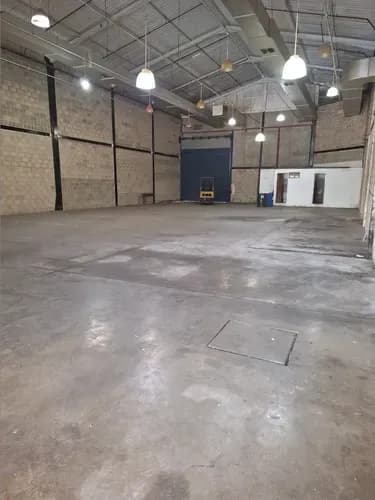 Se Alqula Galpon Con Showroom En Zona Ind. Castillito 770 M2 D.o