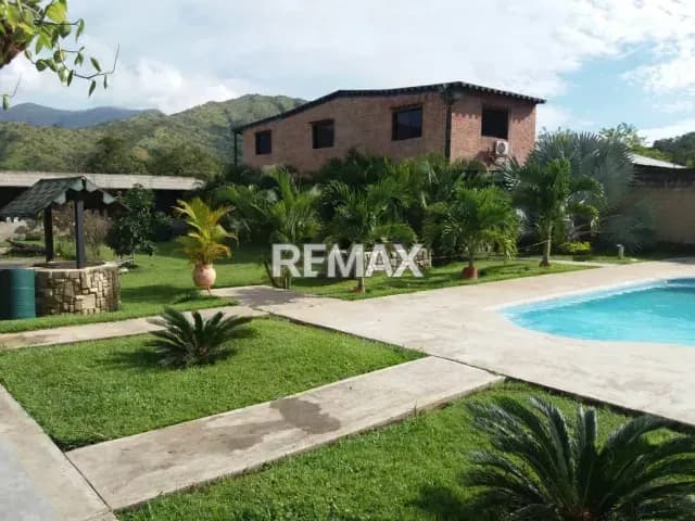 FINCA EN SAN DIEGO CON PISCINA BELLÍSIMA Y MUY CÁLIDA