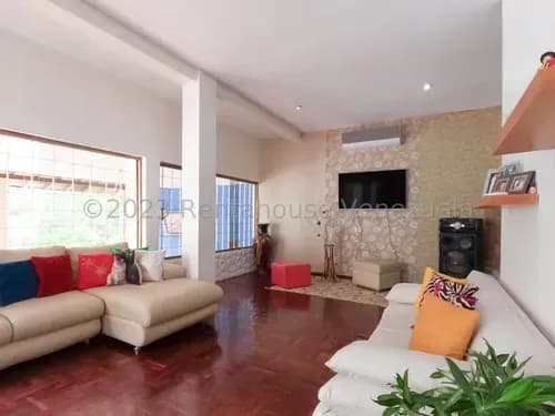 Rentahouse Lara Vende Fabulosa Quinta De 3 Niveles En El Pedregal; Totalmente Remodelada, Con Piscina, Bar Privado, Parrillera Y Vista Inigualable. 4 Hab, 5 Baños Y Seguridad.