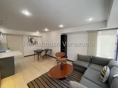 Apartamento En Alquiler En Zona Exclusiva De Caracas Seguro Con Vigilancia Privada. Remodelado En Su Totalidad En Campo Alegre Mls #26-21540