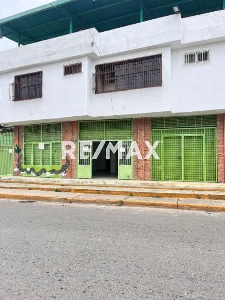 EN ALQUILER EXCELENTE LOCAL COMERCIAL
