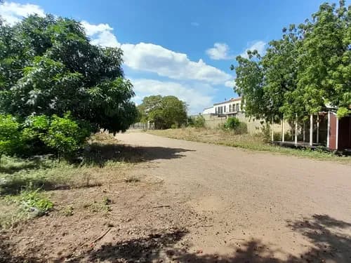 Amplio Terreno En Av. Tirso Salaverria Con Mas De 1300 M2 # 26-11195