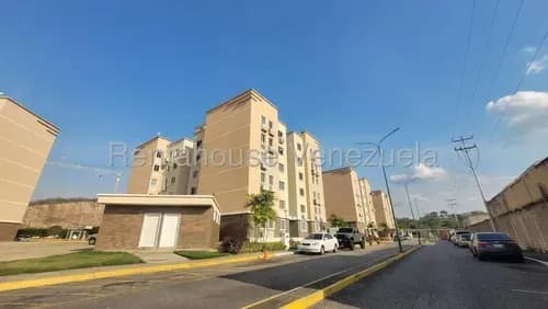 Andreymar Canelón Ofrece En Alquiler Lujoso Apartamento, Amoblado Y Equipado Al Este De Barquisimeto, Cód. 26-13595, Planta Eléctrica Y Agua Constante, Vigilancia 24/7.