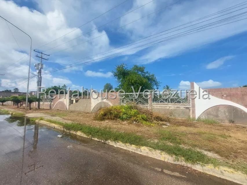 Terreno (Comercial) en Venta en Avenida Intercomunal, Zulia