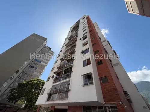 En Venta Apartamento Con Vista Al Avila, Ubicado En Piso Bajo, Acogedor Y Comodo En Santa Eduvigis. Ana Perez 26-22235