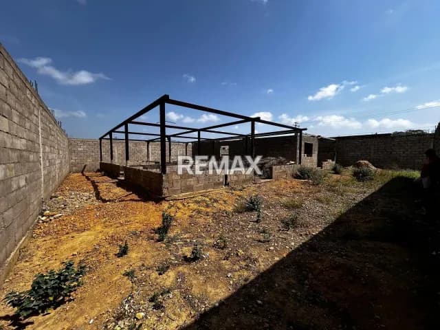 Parcela de terreno cercado con bienechurias en venta ubicado en Guanadito Sur