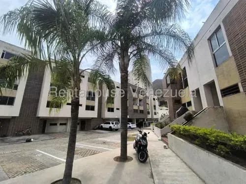 Julio Latouche 26-17882 Alquila Hermoso Townhouse Naguanagua Valencia, Totalmente Amoblado Y Equipado, Planta Eléctrica 100% Y Pozo De Agua, Máxima Seguridad, Condominio Incluido...
