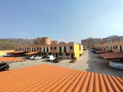 Town House En Venta En Conjunto Res, Villa Florencia Tazajal - Naguanagua D03-02