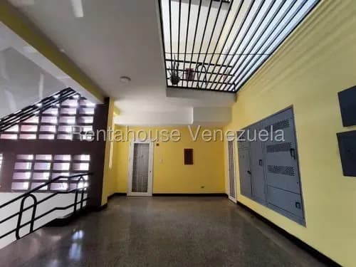 Teresita Luigi Vende Apartamento Ubicado En Valencia, Guaparo, Totalmente Actualizado Y Equipado Diseño Contemporáneo Listo Para Habitar. 26-17731 Abr28